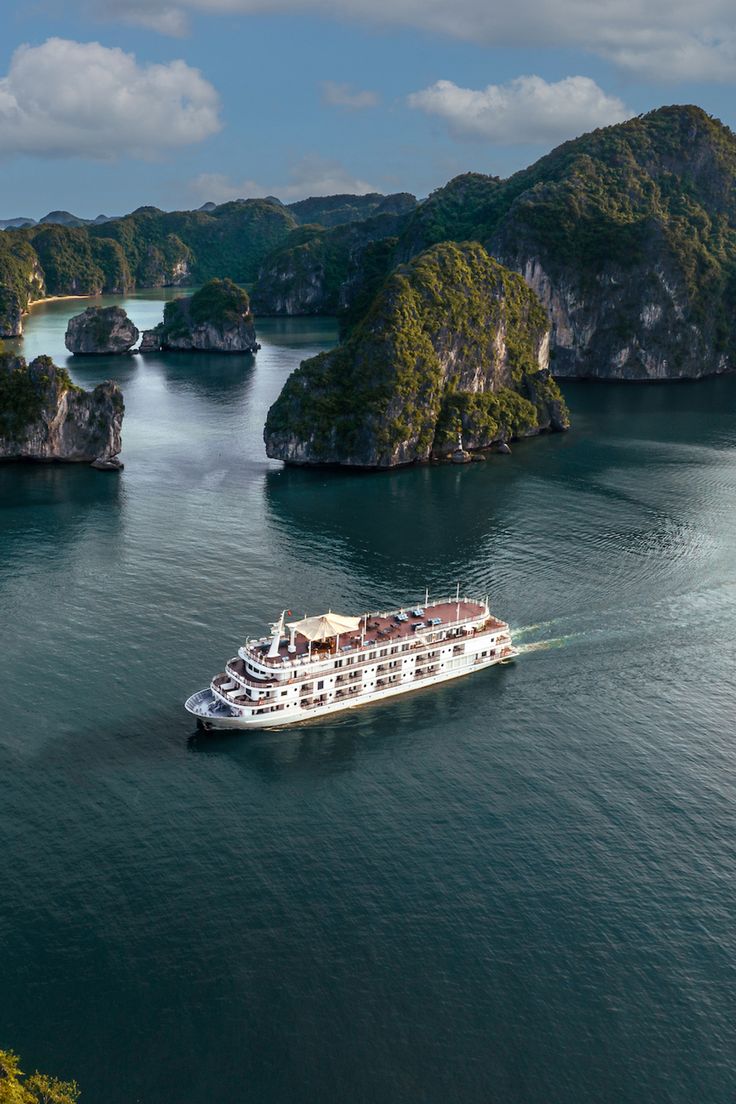 Hanoi, Ha Long Bay & Ninh Binh Escape photo 2